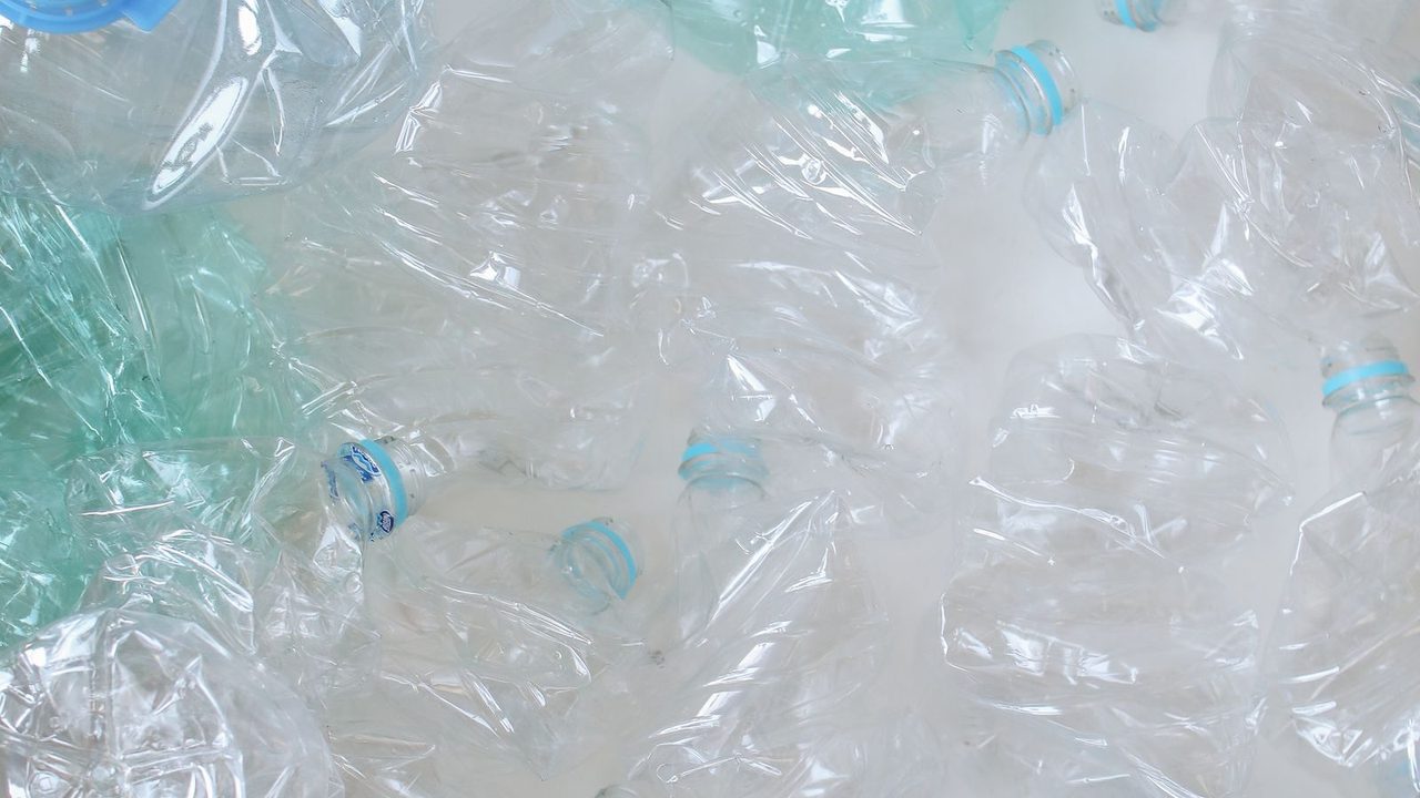 矿泉水瓶回收 PET透明净瓶片 去盖撕标价更高 漳州厦门泉州